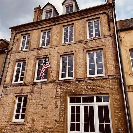 Maison Pour 10 Personnes Max En Plein Centre De Ste Mere Eglise Holiday home
