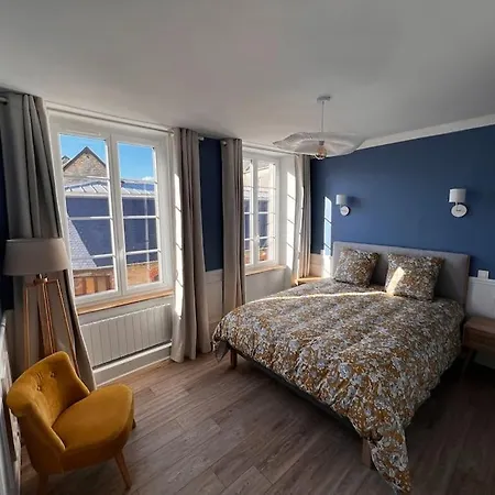 Maison Pour 10 Personnes Max En Plein Centre De Ste Mere Eglise * Sainte-Mere-Eglise