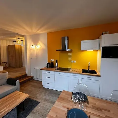 Maison Pour 10 Personnes Max En Plein Centre De Ste Mere Eglise Holiday home