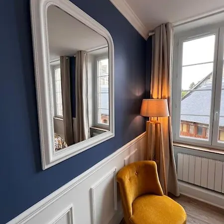 Holiday home Maison Pour 10 Personnes Max En Plein Centre De Ste Mere Eglise