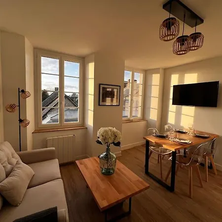 Maison Pour 10 Personnes Max En Plein Centre De Ste Mere Eglise Feriehus