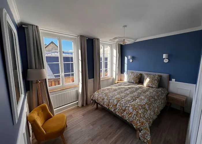 Maison Pour 10 Personnes Max En Plein Centre De Ste Mere Eglise * Sainte-Mère-Église