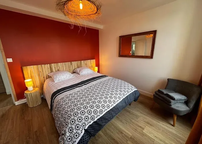 Maison Pour 10 Personnes Max En Plein Centre De Ste Mere Eglise Sainte-Mère-Église