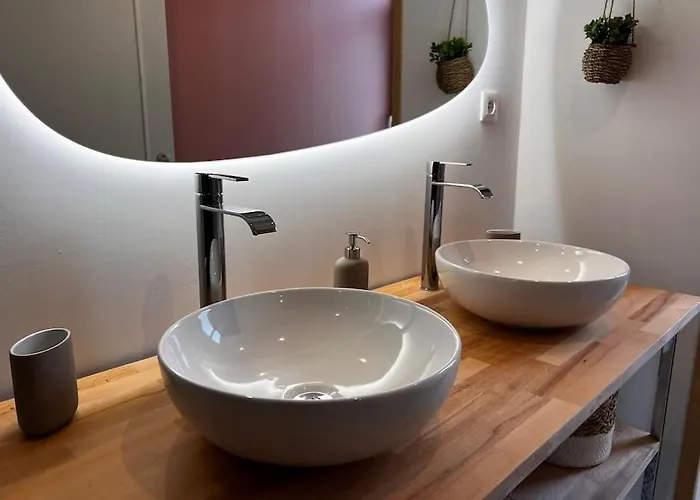 Maison Pour 10 Personnes Max En Plein Centre De Ste Mere Eglise * Sainte-Mère-Église