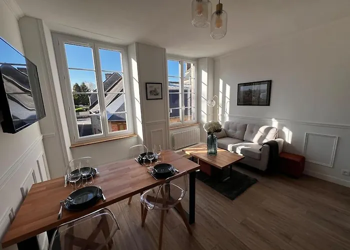 Maison Pour 10 Personnes Max En Plein Centre De Ste Mere Eglise *