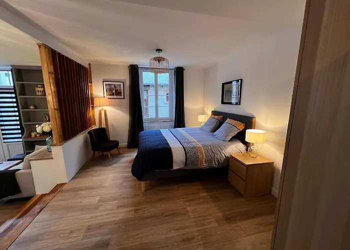 Maison Pour 10 Personnes Max En Plein Centre De Ste Mere Eglise Sainte-Mère-Église